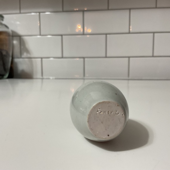 VTG Miniature Ceramic Two Tone Art Pottery Vase Signed - Picture 5 of 5